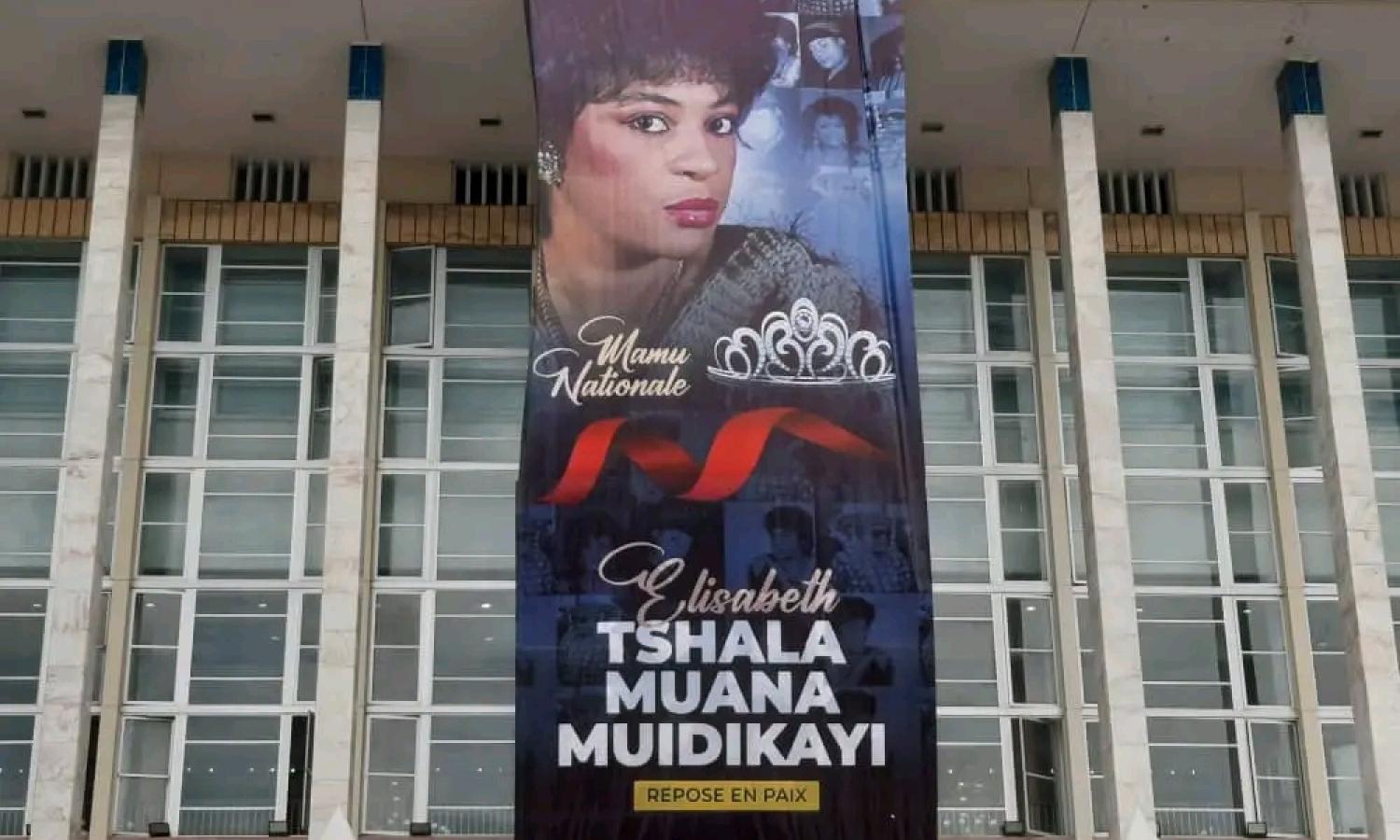 Le décor est planté au Palais du peuple pour les funérailles de Tshala Mwana 