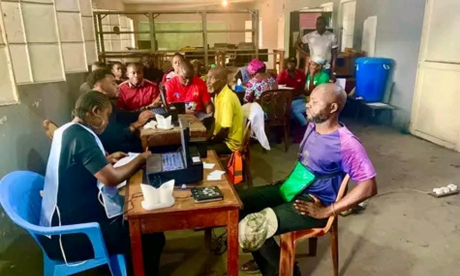 Un centre d'enrôlement des électeurs en RDC 
