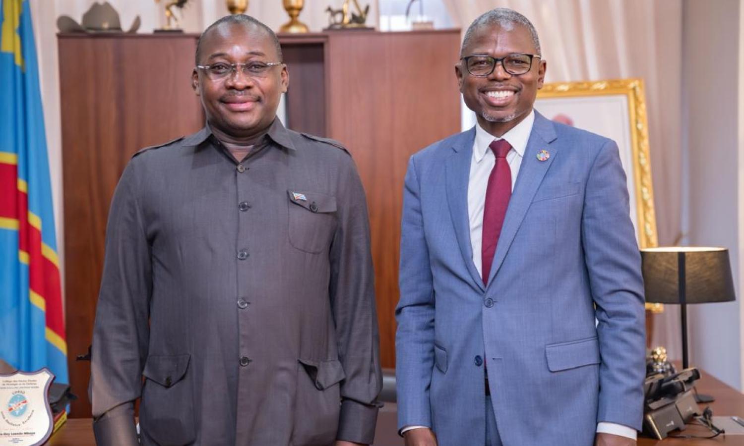 Le représentant du PNUD en RDC Damien Mama et le ministre de l'Aménagement du Territoire Guy Loando Mboyo.