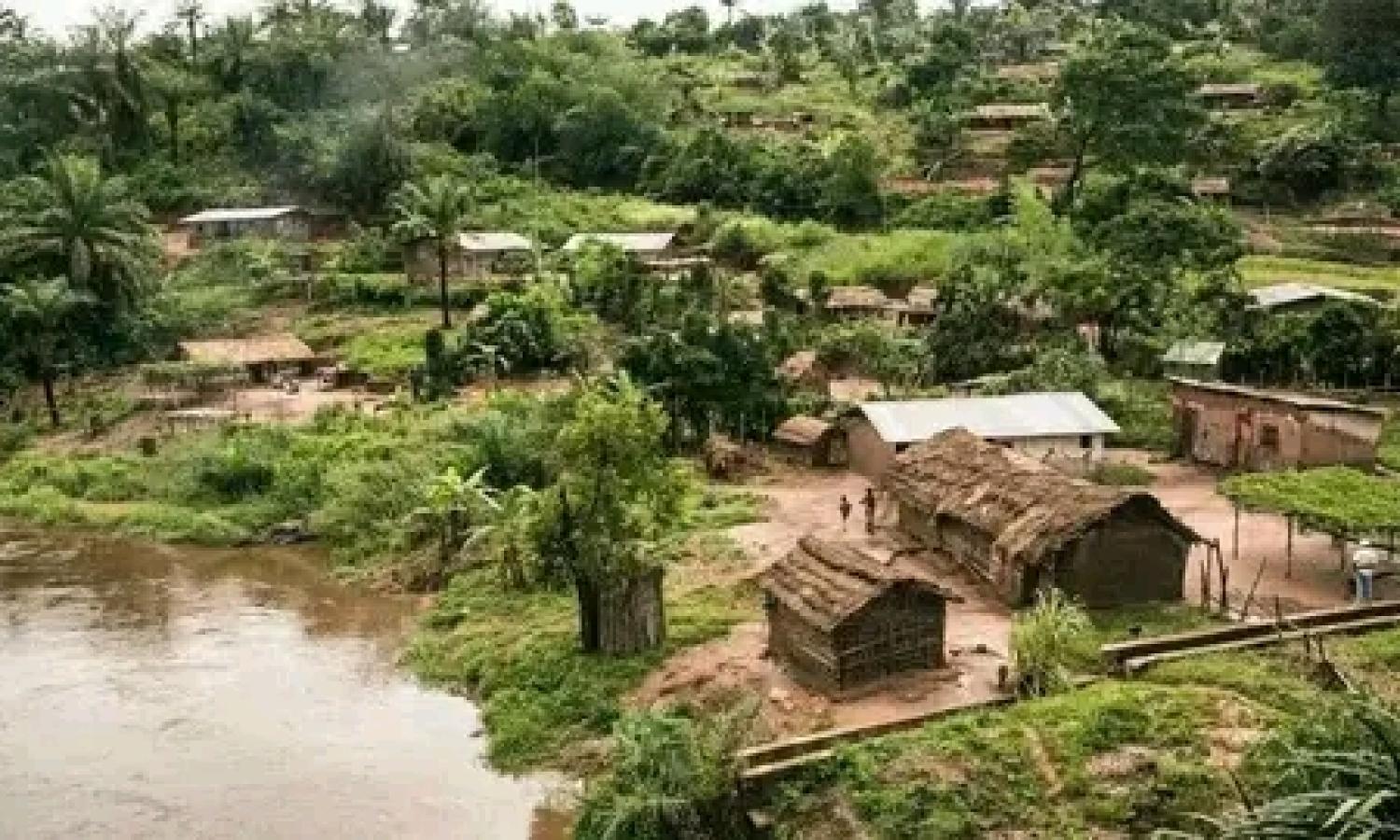 Un village de Kwamouth frontalier avec la commune de Maluku