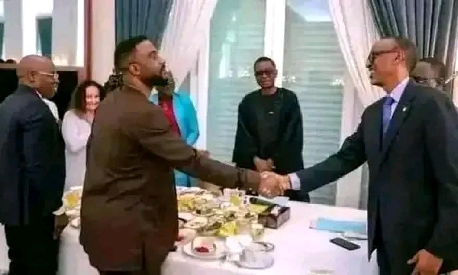 Fally Ipupa et le président Rwandais Paul Kagame 