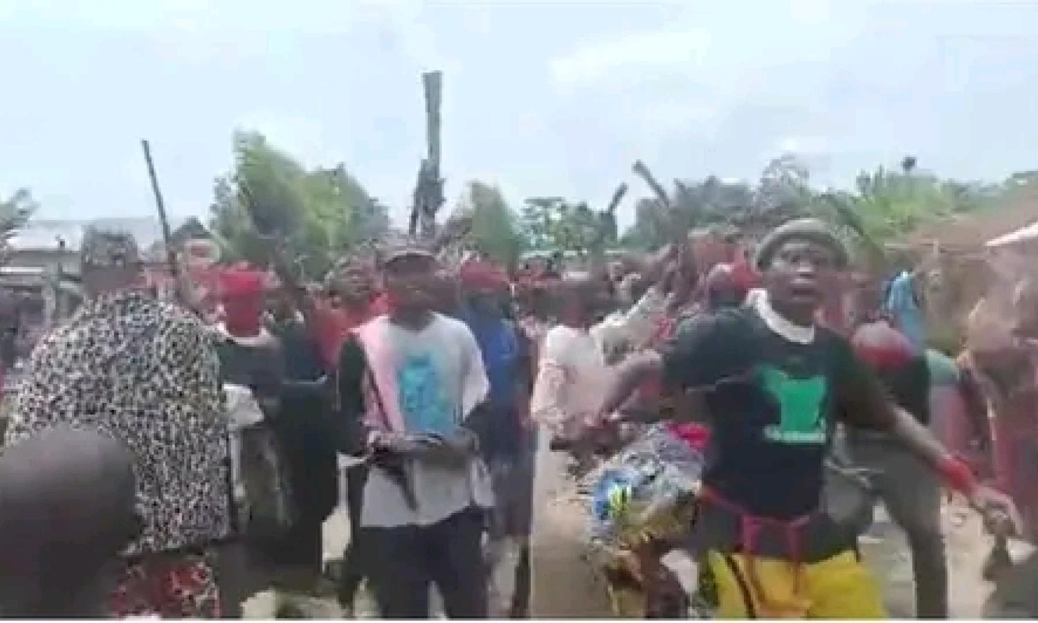 Les membres de la milice Mobondo