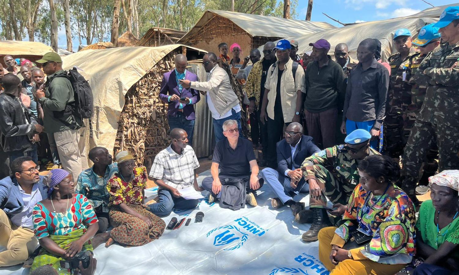 Jean-Pierre Lacroix dans le camps des déplacés 