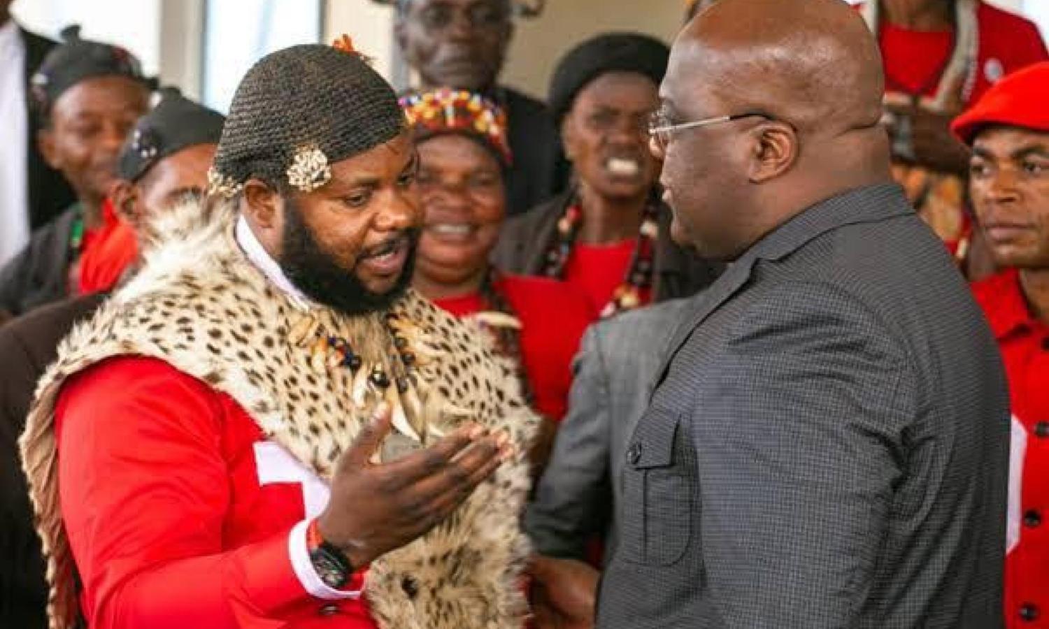 Le roi Mini Kongo Fabrice Zombi et le chef de l'État 