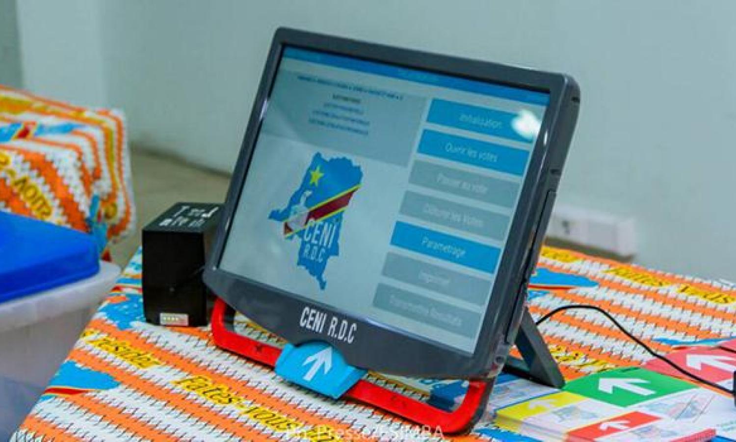 Machine à voter de la CENI.