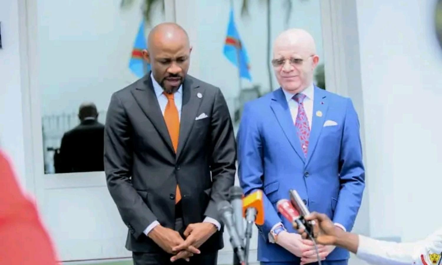 Le porte-parole du gouvernement de la RDC Patrick Muyaya et son homologue du Congo-Brazzaville