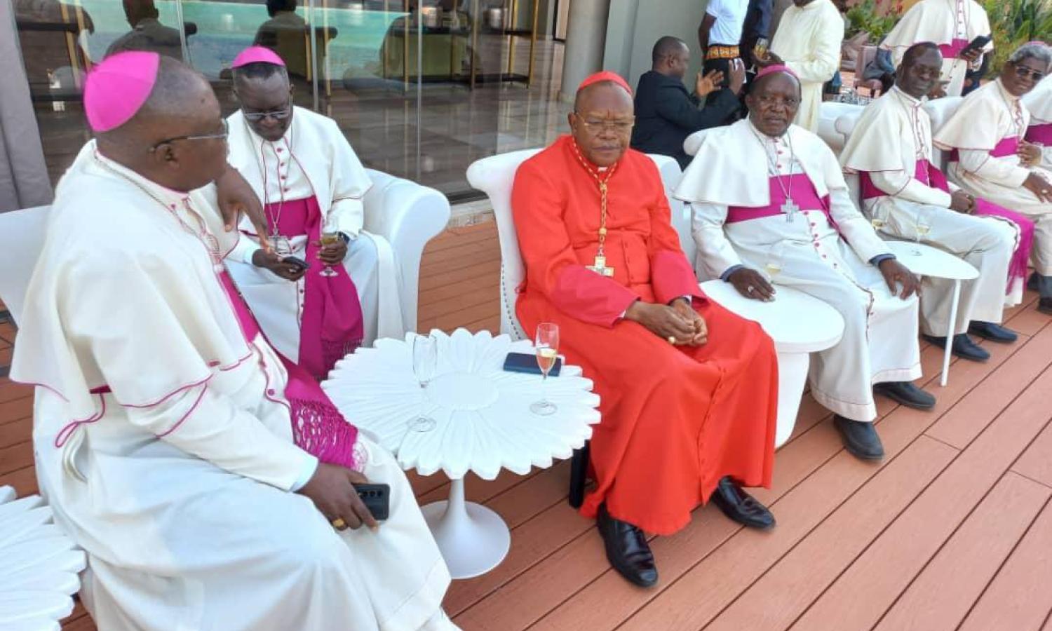 Fridolin Ambongo et les prélats catholiques lors de la rencontre avec Moïse Katumbi à Kashobwe 