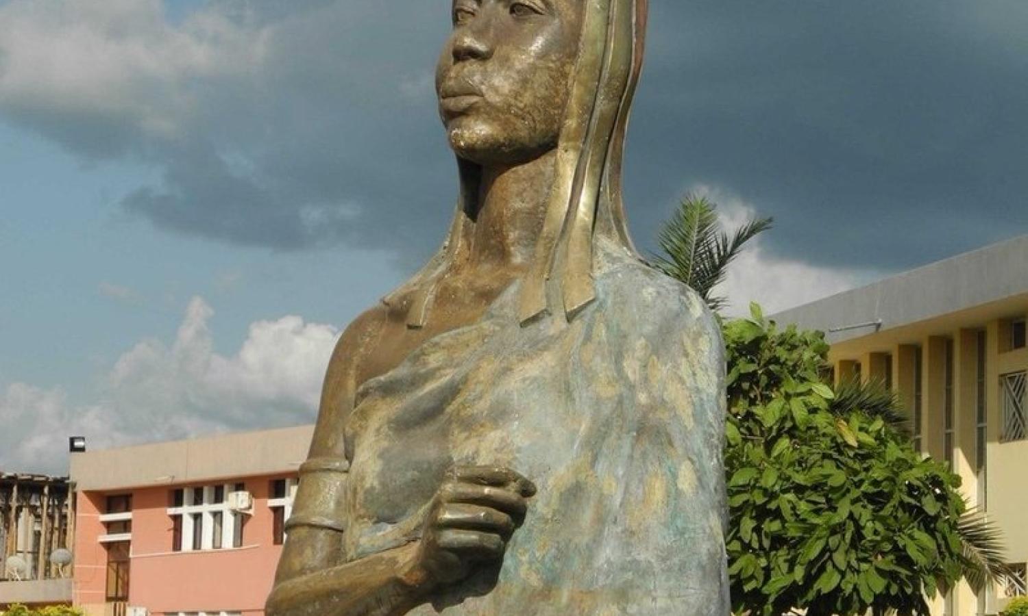 Statue de Kimpa Vita en Angola 