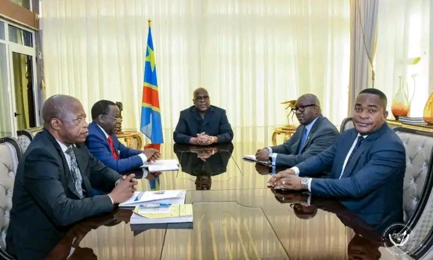 Félix Tshisekedi en réunion avec les chefs d'institutions