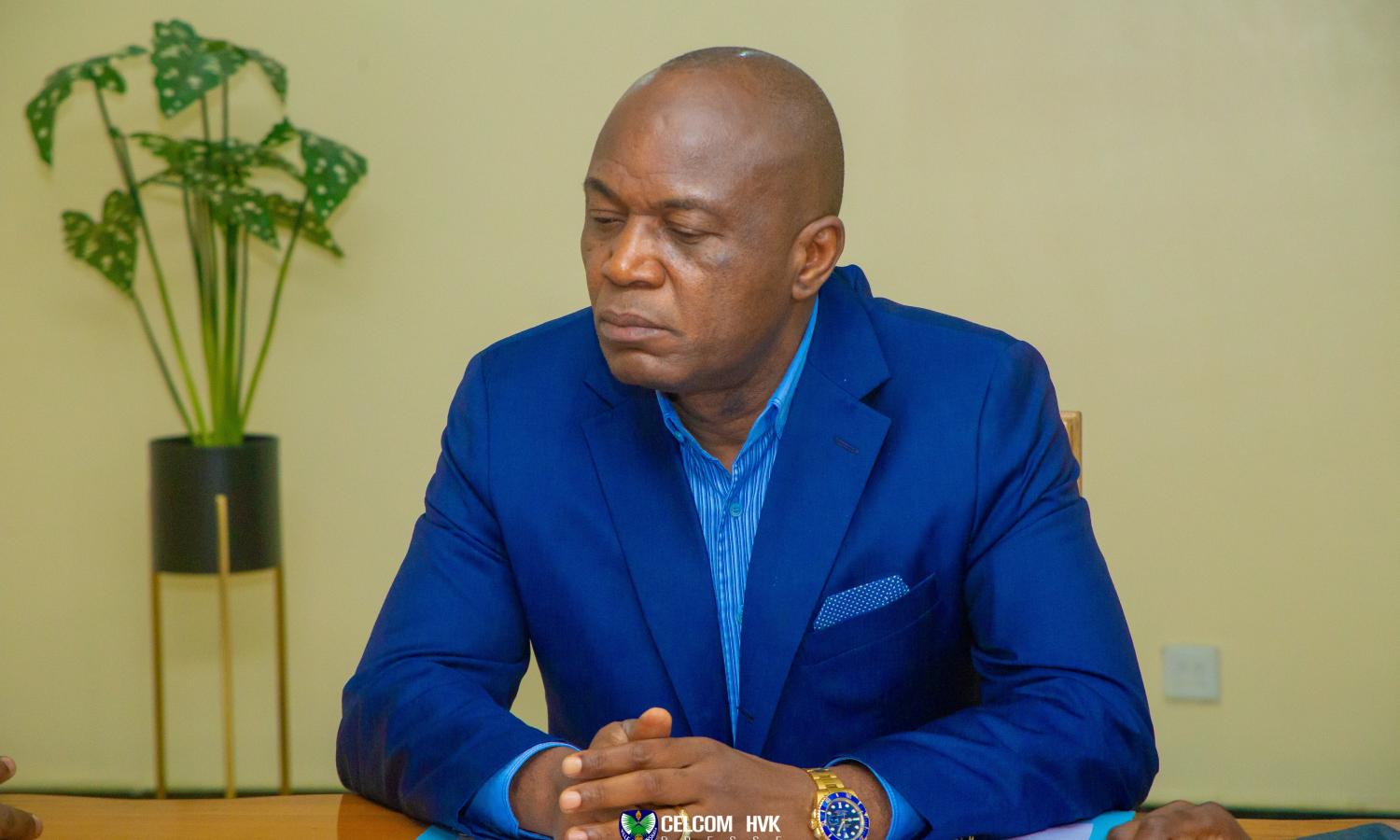 Le gouverneur Gentiny Ngobila dans son bureau à Kinshasa.