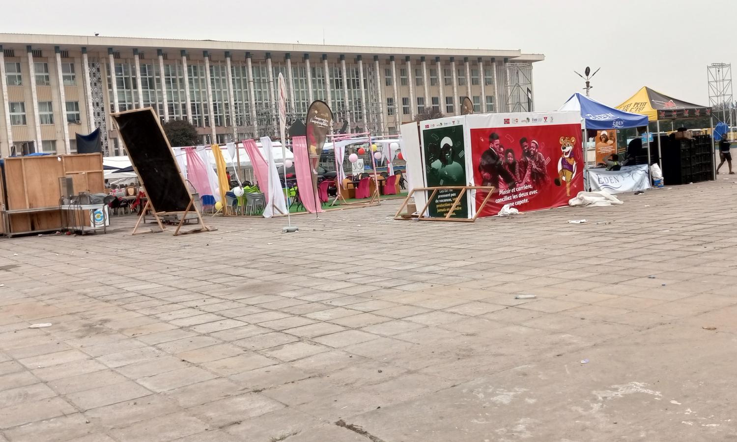 Une kermesse au Palais du Peuple.