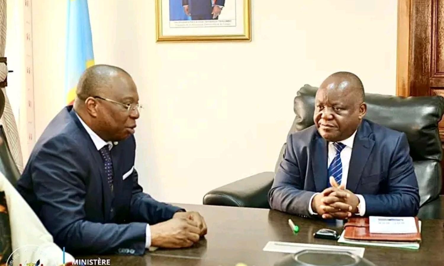 Le ministre de l'Intégration régionale Antipas Mbusa et Charles Assamba