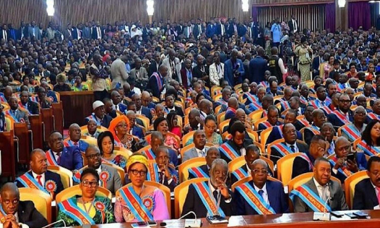 Les députés et sénateurs lors d'une session parelementaire à l'Assemblée nationa à Kinshasa.