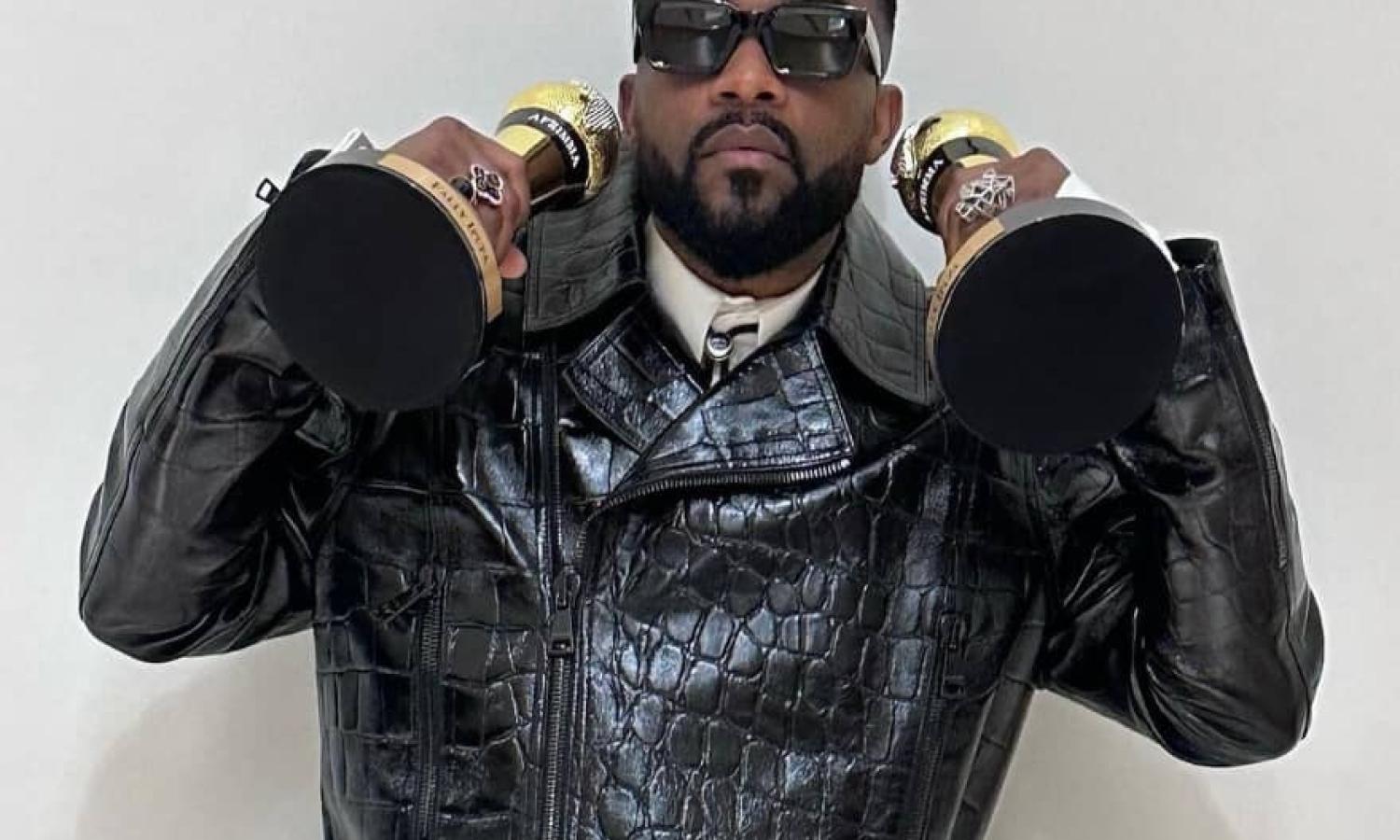 Fally Ipupa avec ces deux trophées Affrimma