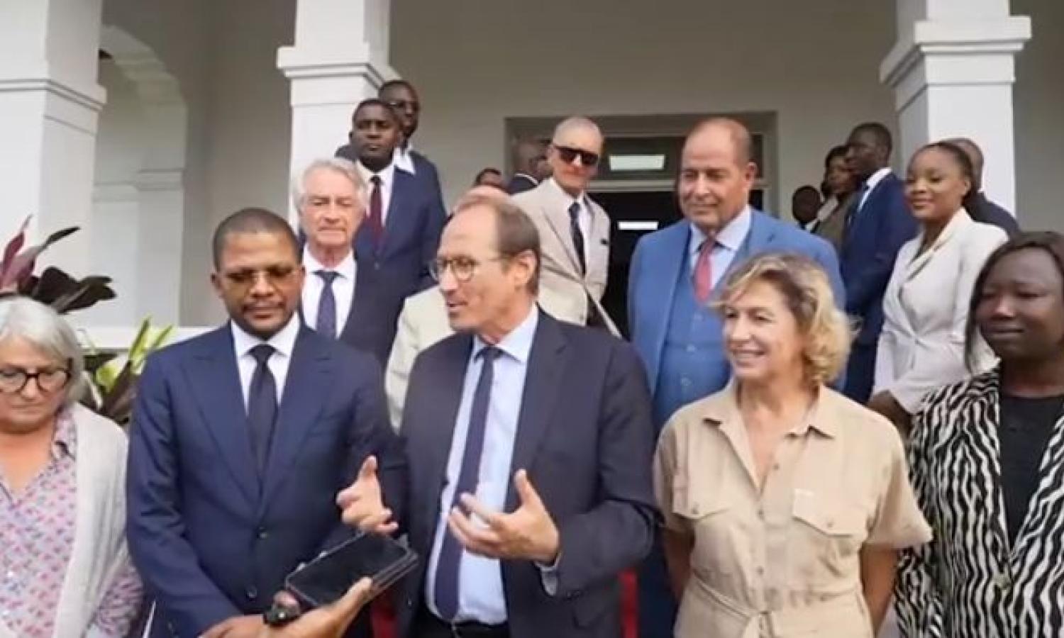 La délégation française avec le ministre des hydrocarbures 