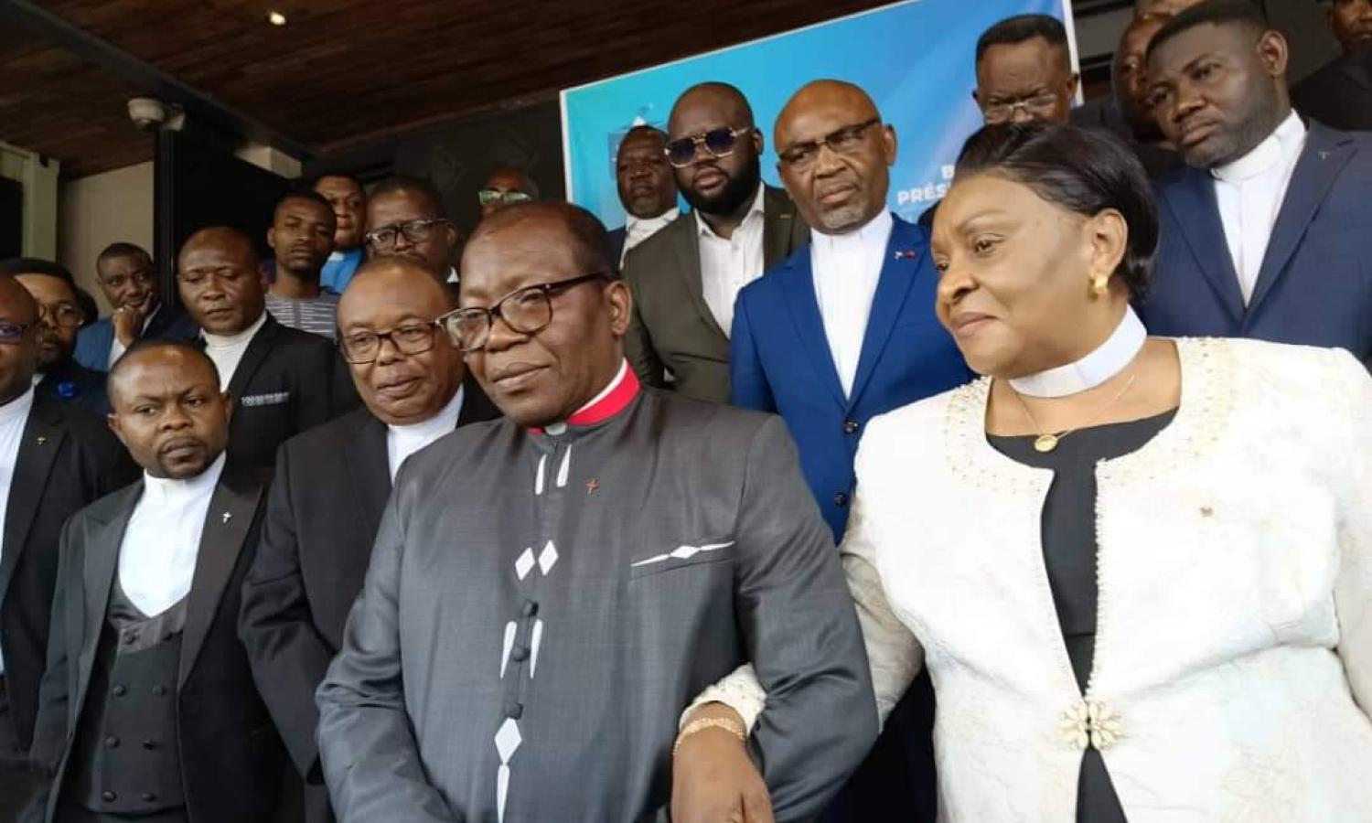 Le pasteur Ngalasi lors du dépôt de sa candidature 