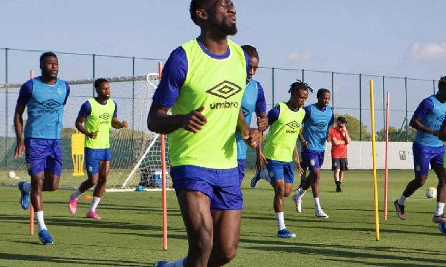 Séance d'entraînement des léopards à Murcia en Espagne 