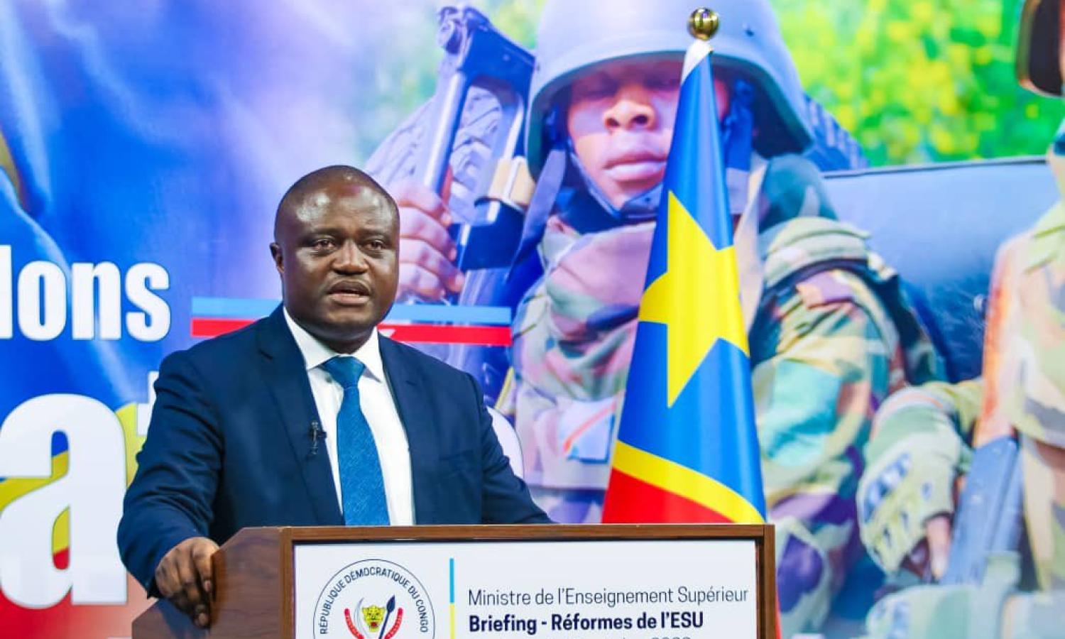 Mohindo Nzangi pendant le briefing