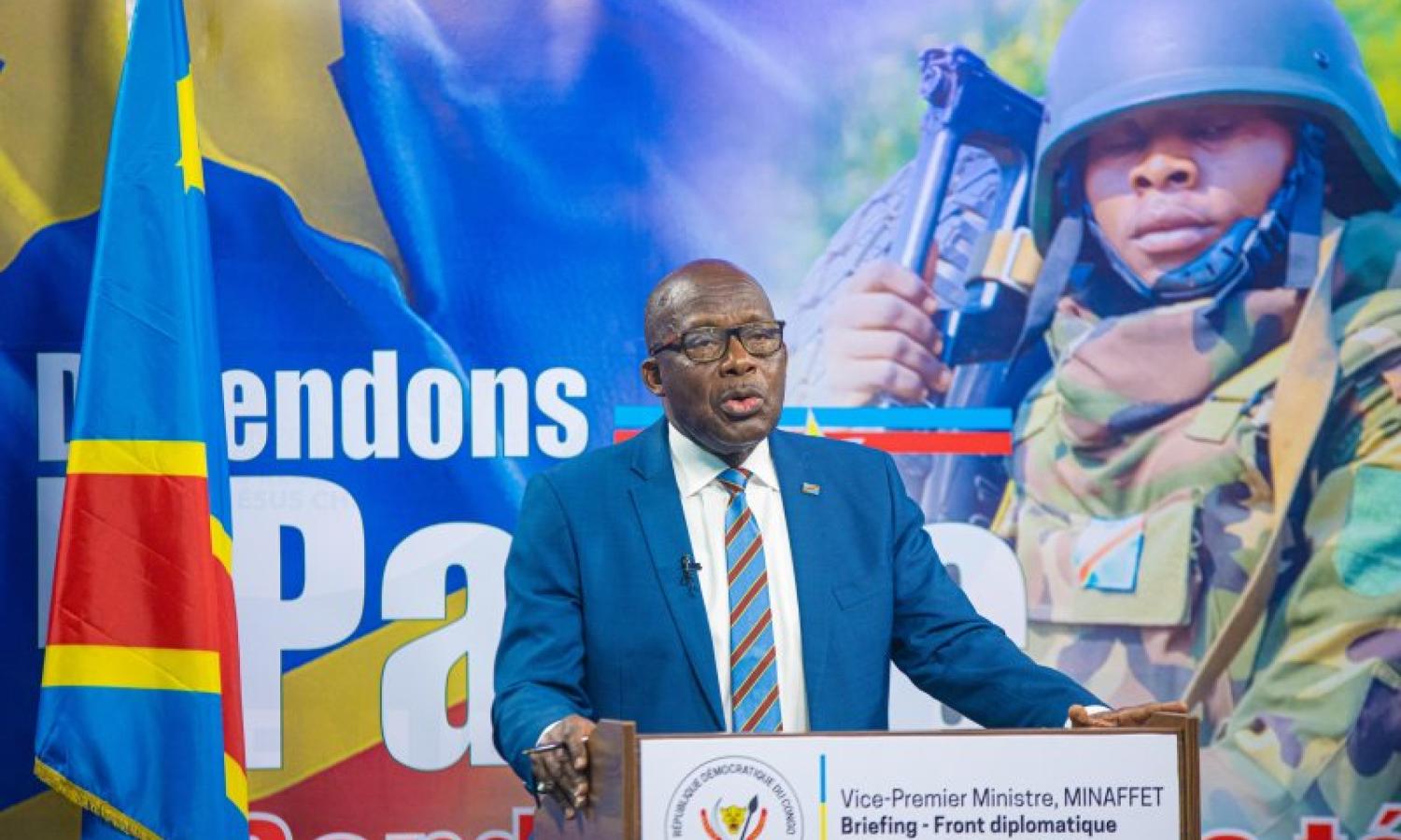 Christophe Lutundula lors d'un briefing presse à Kinshasa 