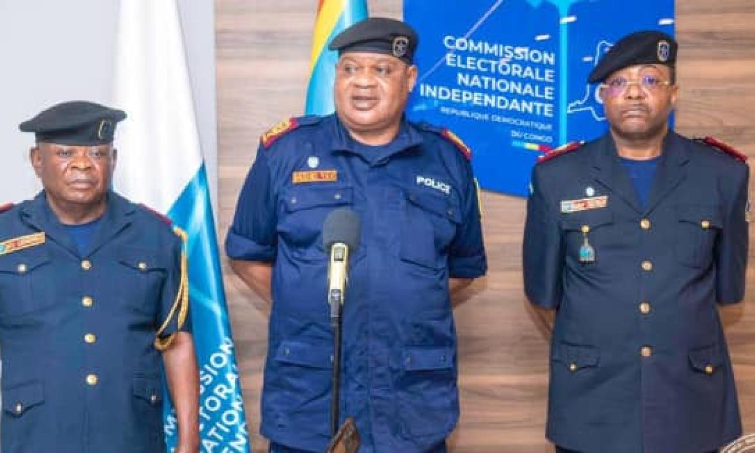 Le commandant Patience et ses adjoints 