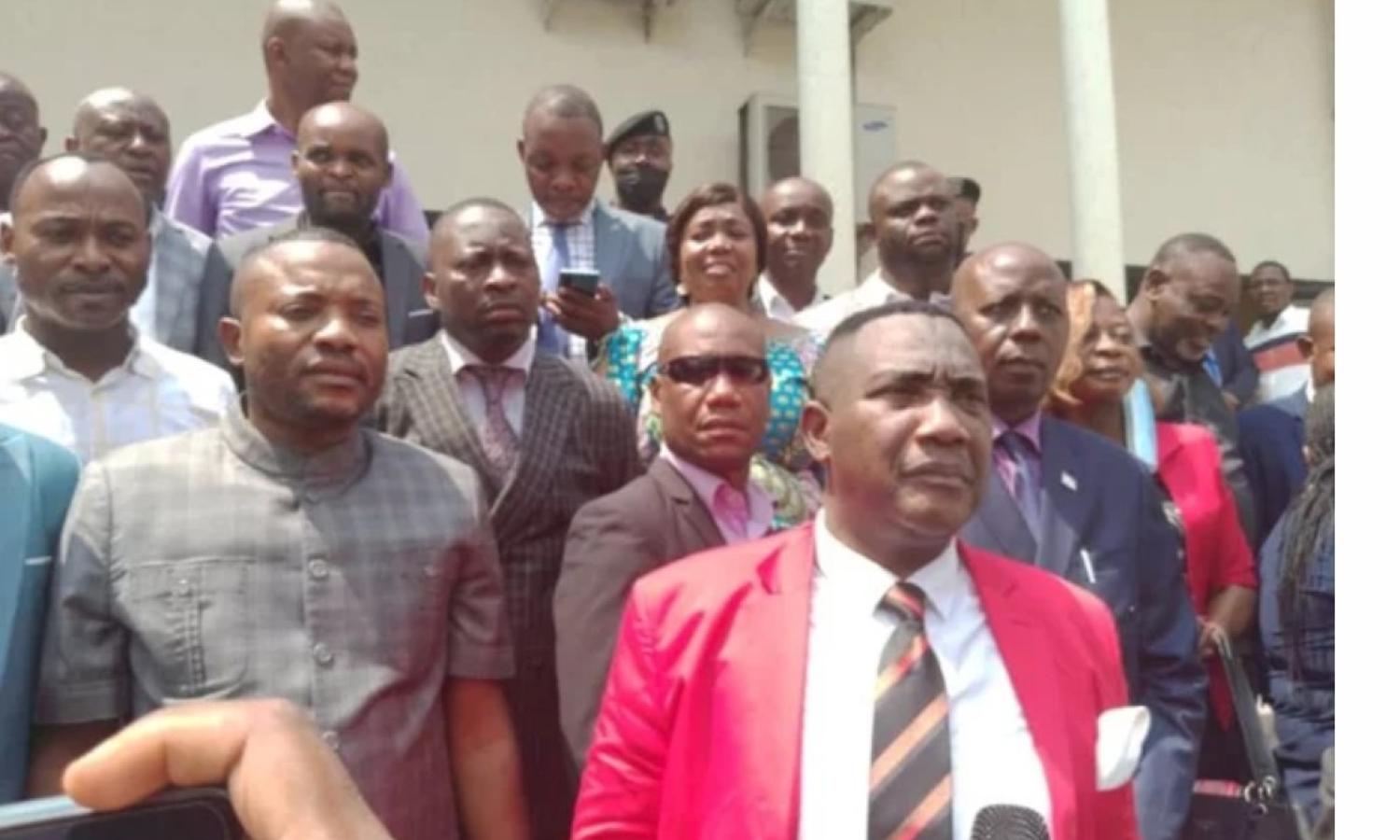  Godé Mpoyi et le bureau de l'APK 