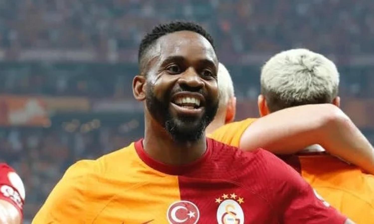 Cédric Bakambu célébrant son but 